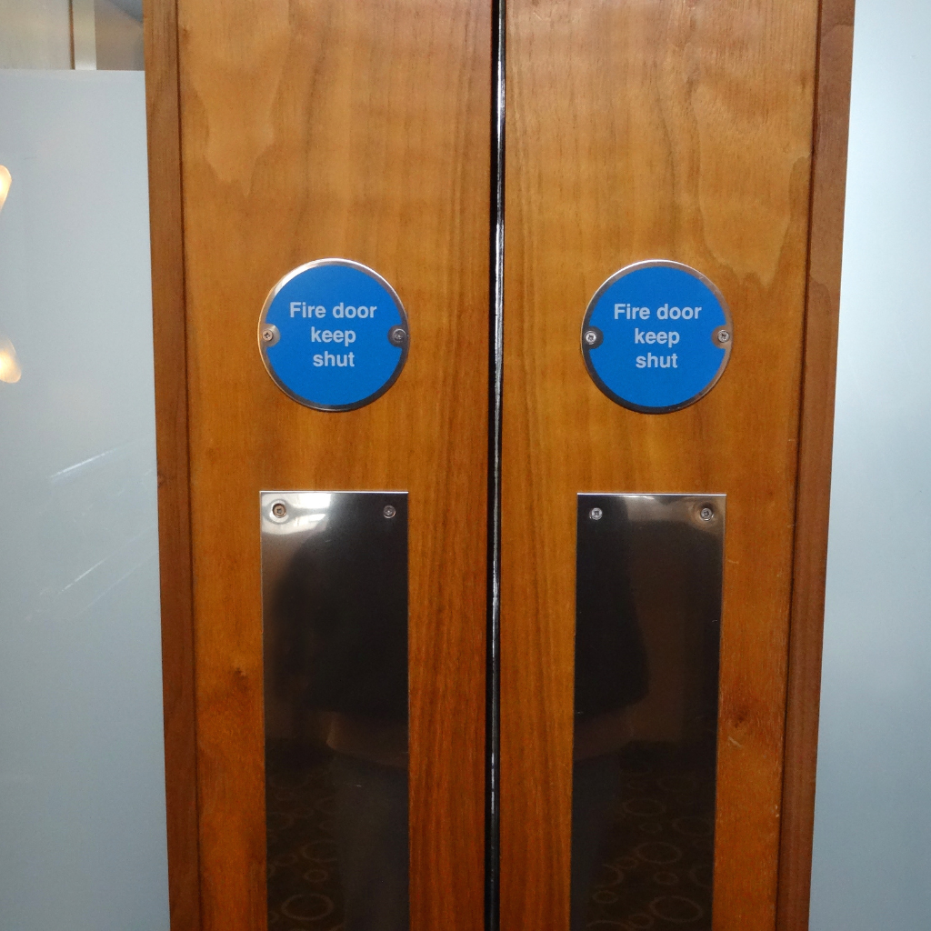 A picture of 2 closed fire doors